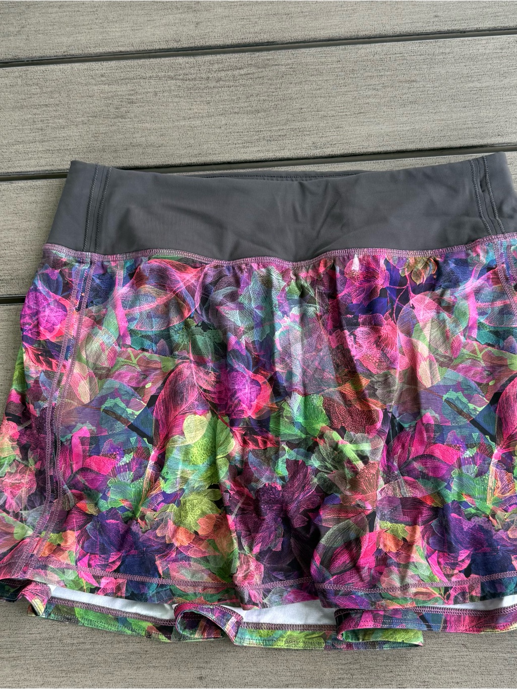 Lululemon Athletica Black Waist Active Skirt With Multicolor Floral Print